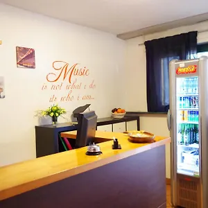 Music 3* Mailand